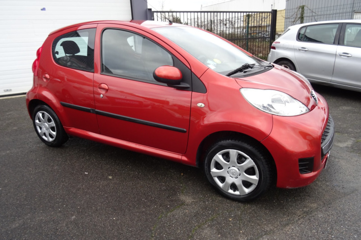 PEUGEOT 107