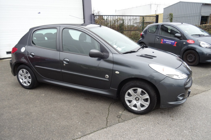 PEUGEOT 206+